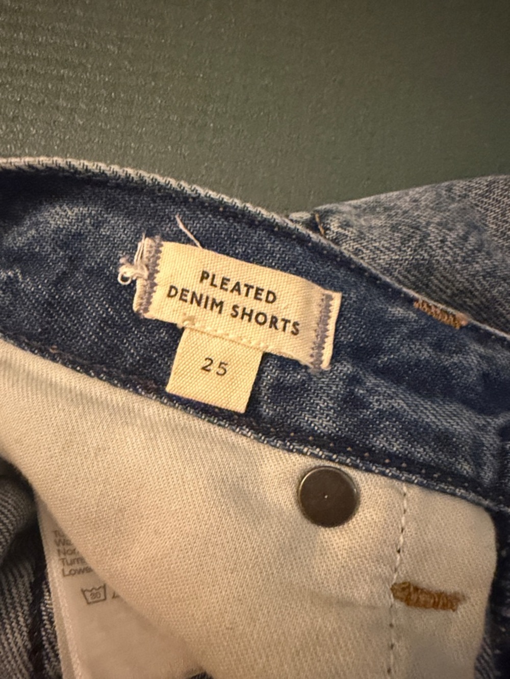 Madewell Pleated Denim Shorts - Picture 2 of 4